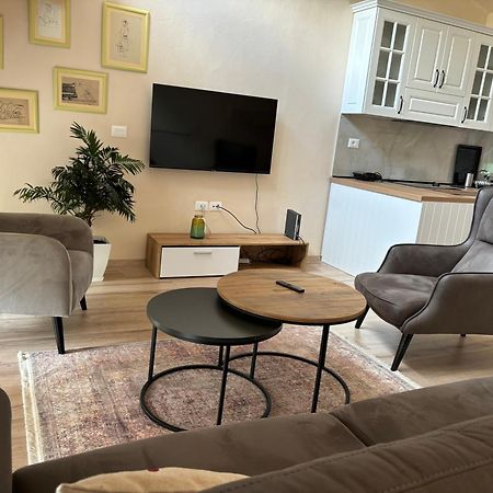 Vacation Studio By Andrea Tiranë Ngoại thất bức ảnh