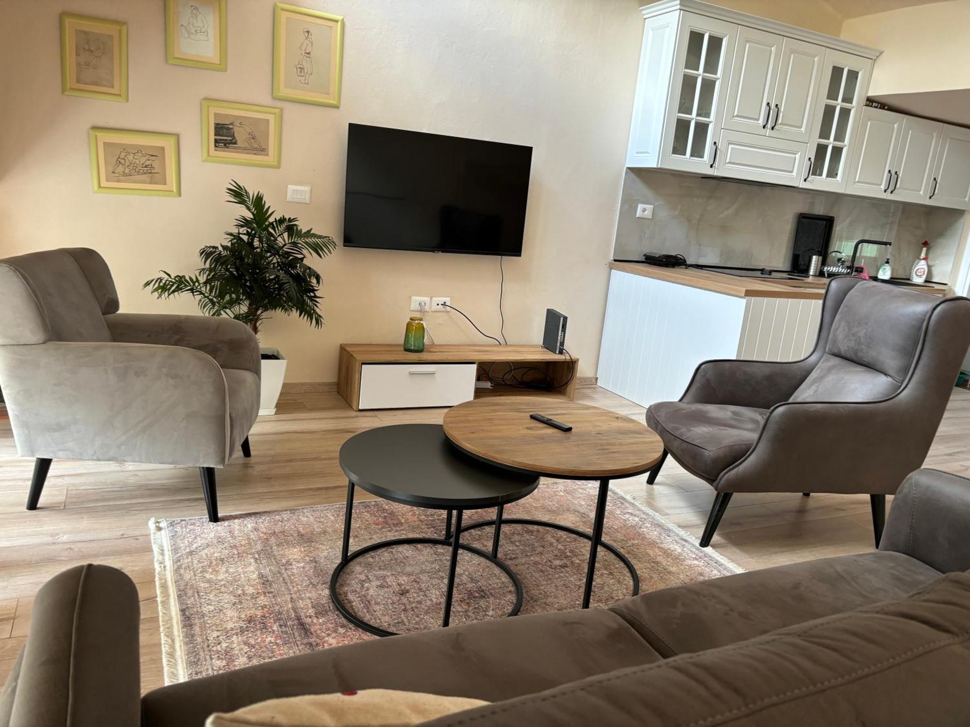 Vacation Studio By Andrea Tiranë Ngoại thất bức ảnh